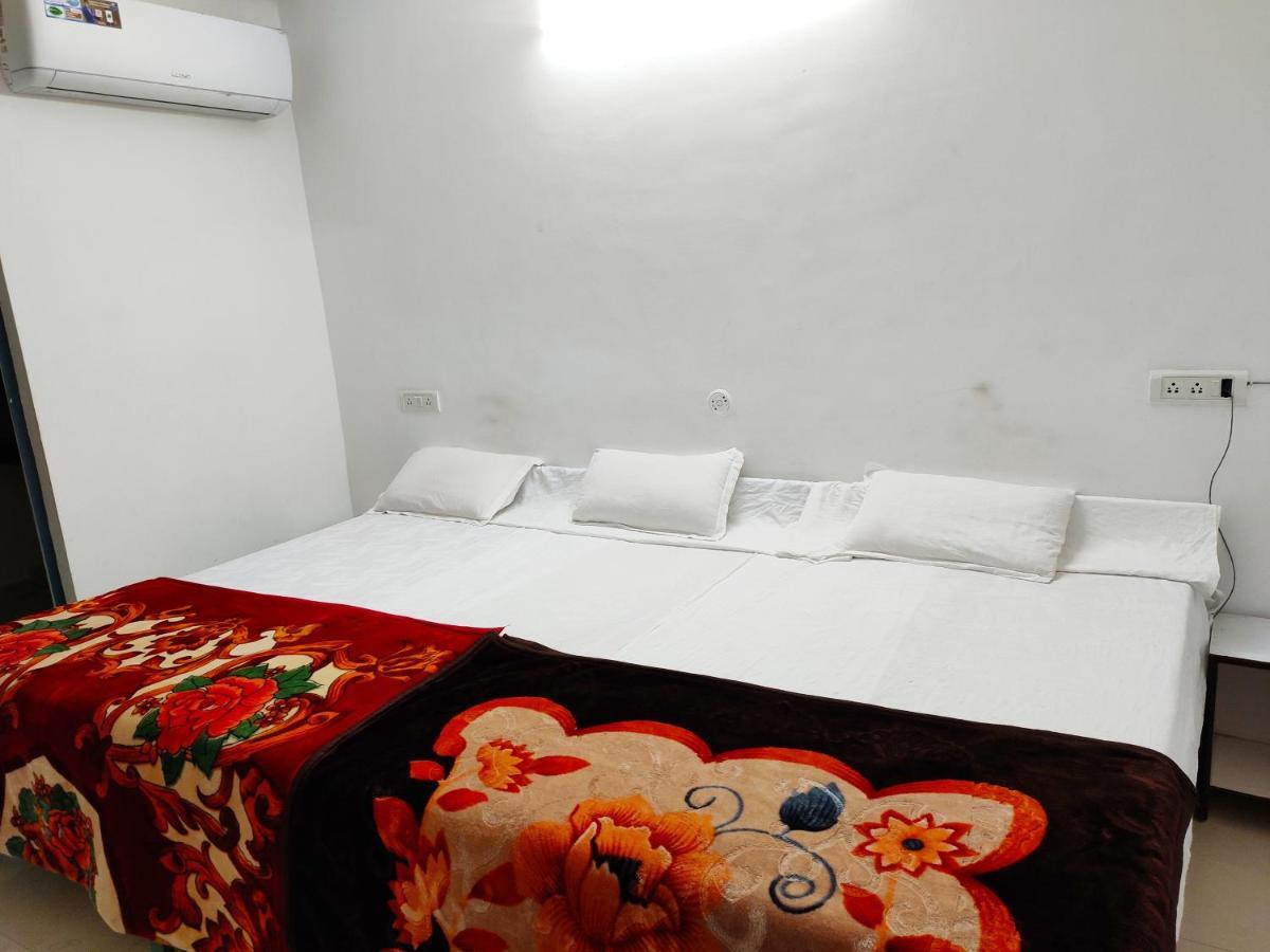 Hotel Parth Sitapur Muafi Exteriér fotografie